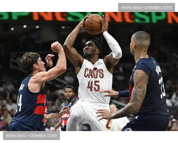 黄蜂老鹰对攻大战延续,三球领军八连胜冲击纪录 黄蜂老鹰对攻大战延续,三球领军八连胜冲击纪录