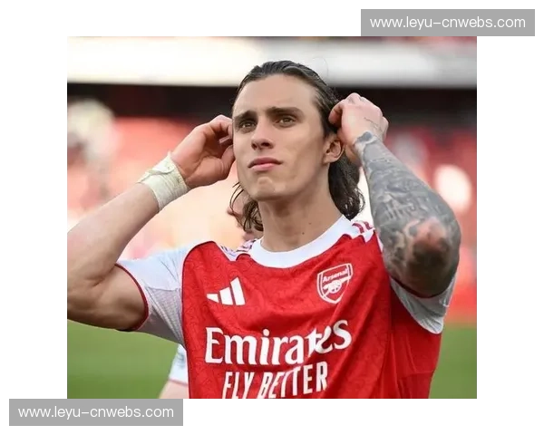 阿森纳后卫卡拉菲奥里和本·怀特接连受伤，球队边卫线面临人员短缺